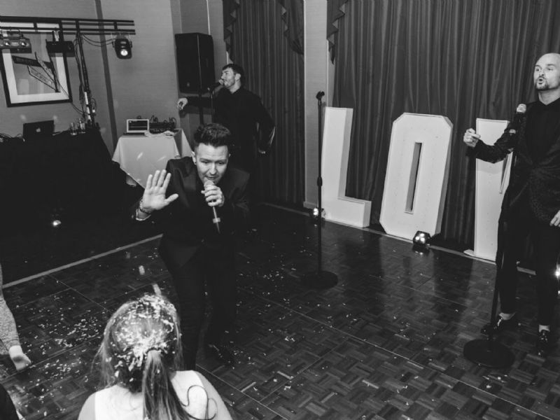 the fantastic singing waiters